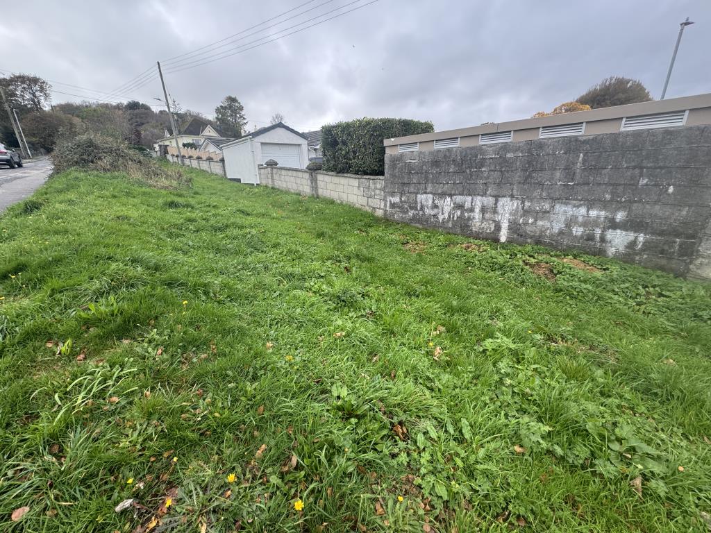 Lot: 100 - FREEHOLD LAND - View of land